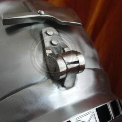 Spoon / hinge cover for bascinet